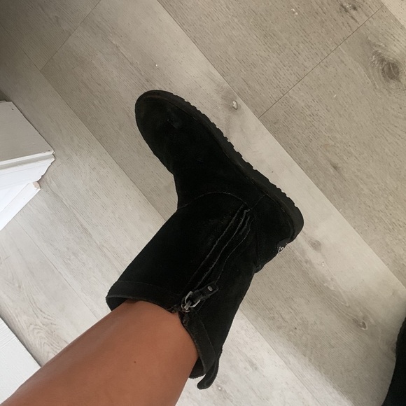 UGG Lo Pro Floral Suede Black Laser Cut Ankle Boots size 7 leather embroidered - Picture 5 of 11